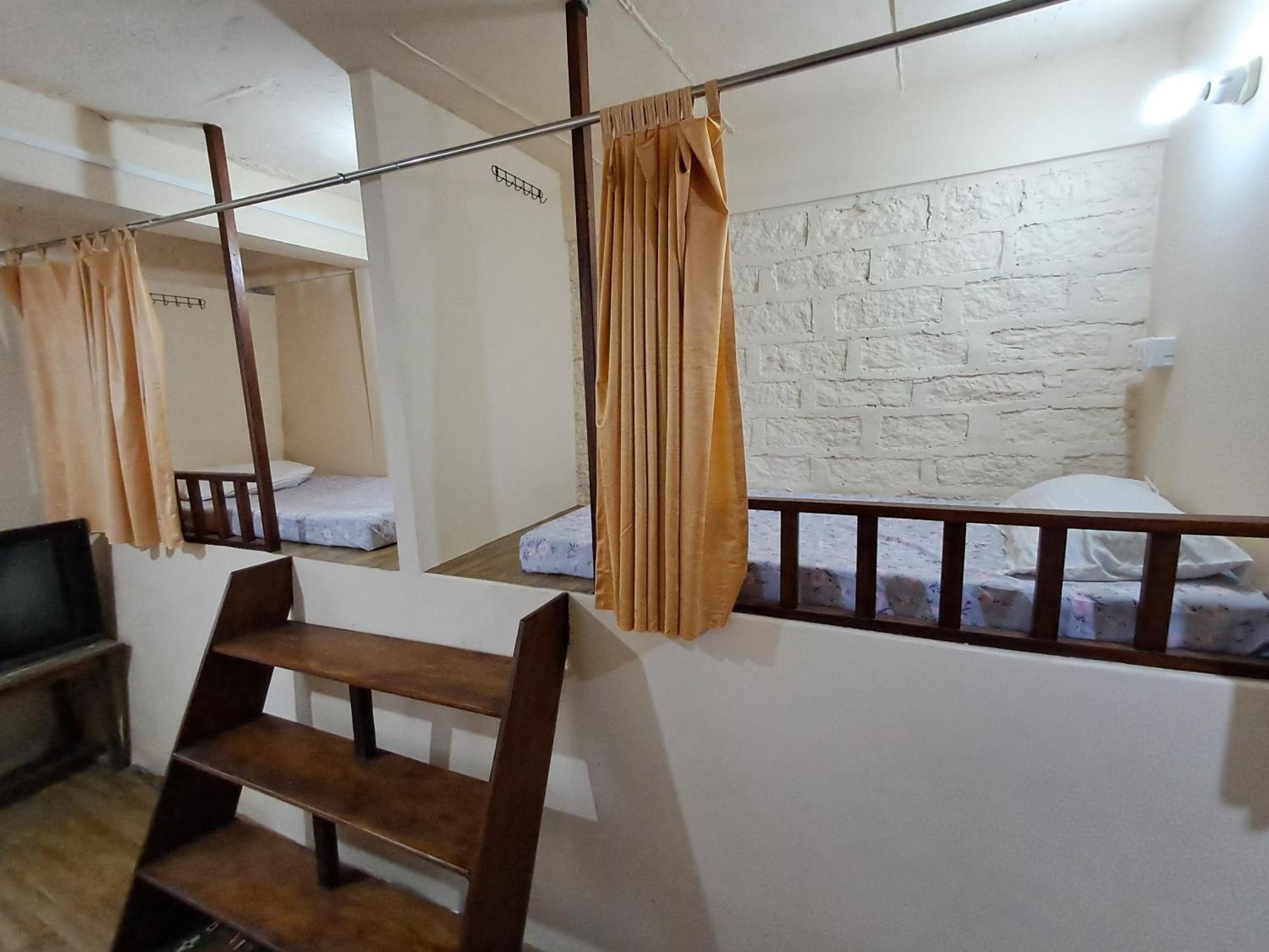 कैम्पिंग की जगह Dormitories/hosteller, Giftland *